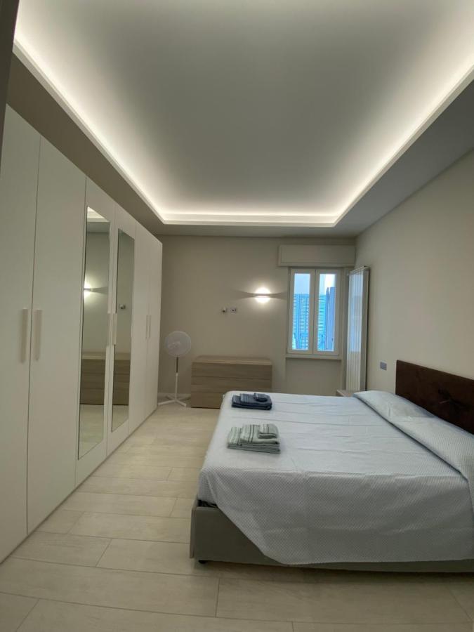 インペリアCasa Dante: Oneglia Centro-Marina-Spiaggeアパートメント エクステリア 写真