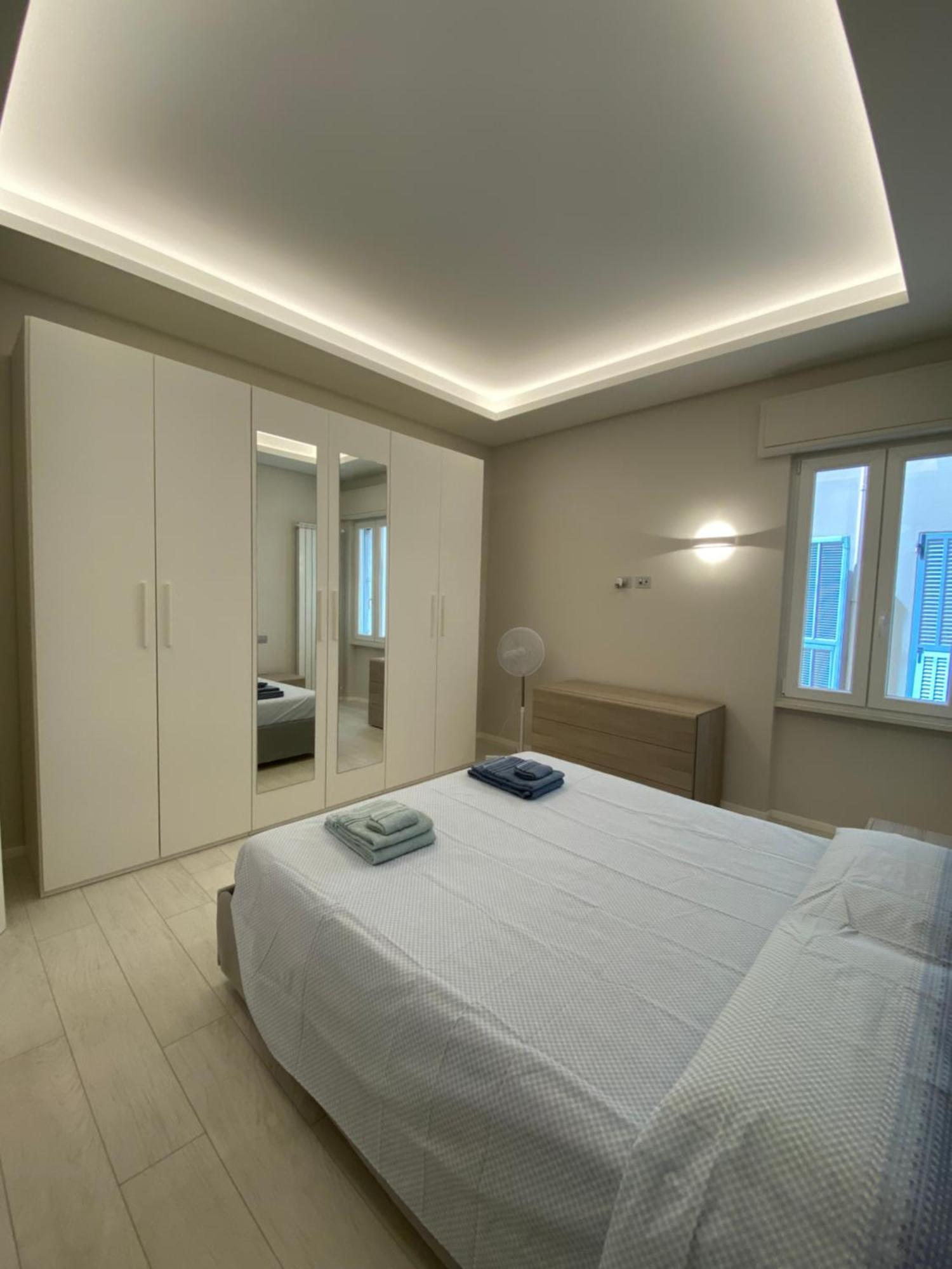 インペリアCasa Dante: Oneglia Centro-Marina-Spiaggeアパートメント エクステリア 写真