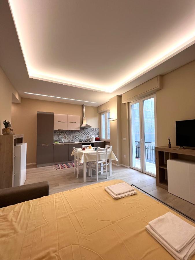インペリアCasa Dante: Oneglia Centro-Marina-Spiaggeアパートメント エクステリア 写真