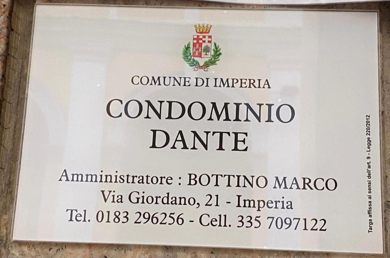 インペリアCasa Dante: Oneglia Centro-Marina-Spiaggeアパートメント エクステリア 写真